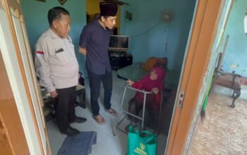 Gercep, Gus Jazuk Sambangi Mbah Karmini, Lansia Sebatang Kara Akhirnya Dibawa ke Liponsos