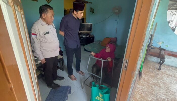 Gercep, Gus Jazuk Sambangi Mbah Karmini, Lansia Sebatang Kara Akhirnya Dibawa ke Liponsos