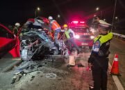 Hiace Tabrak Belakang Truk di Tol Jombang, 4 Penumpang Meninggal Dunia