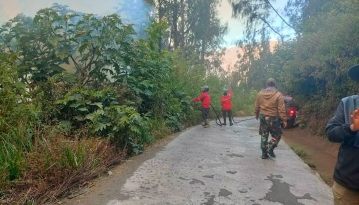 Api dari Bukit Watangan Menjalar ke Malang, Jalur Jemplang-Ranu Pane Ditutup