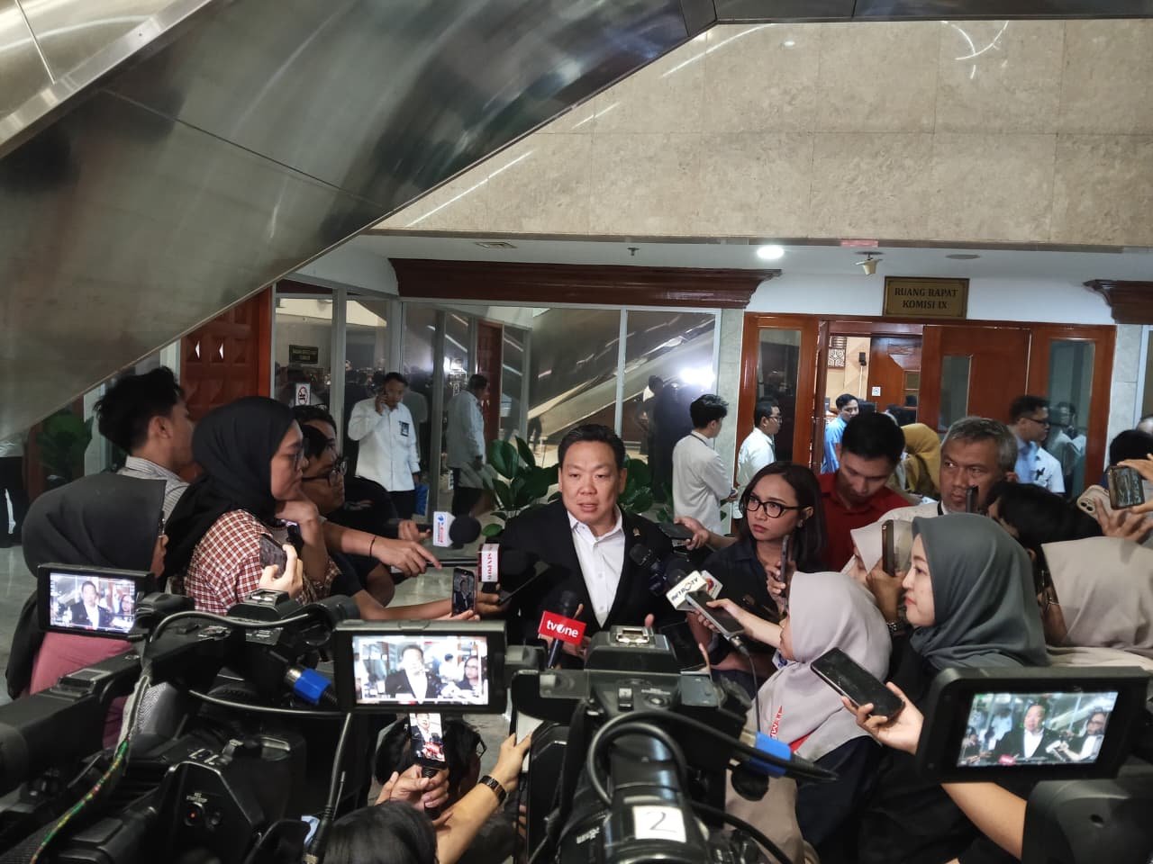Kasus Keracunan MBG Tembus 53 Ribu, Charles Honoris Minta Aparat Tak Menunggu Laporan