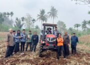 Cindy Monica Dorong Mekanisasi Pertanian, Petani Lima Puluh Kota Dapat Traktor