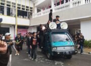 Sempat Bersitegang, Kepala Dinas Koperasi Sartini Pingsan Saat Hadapi Pendemo