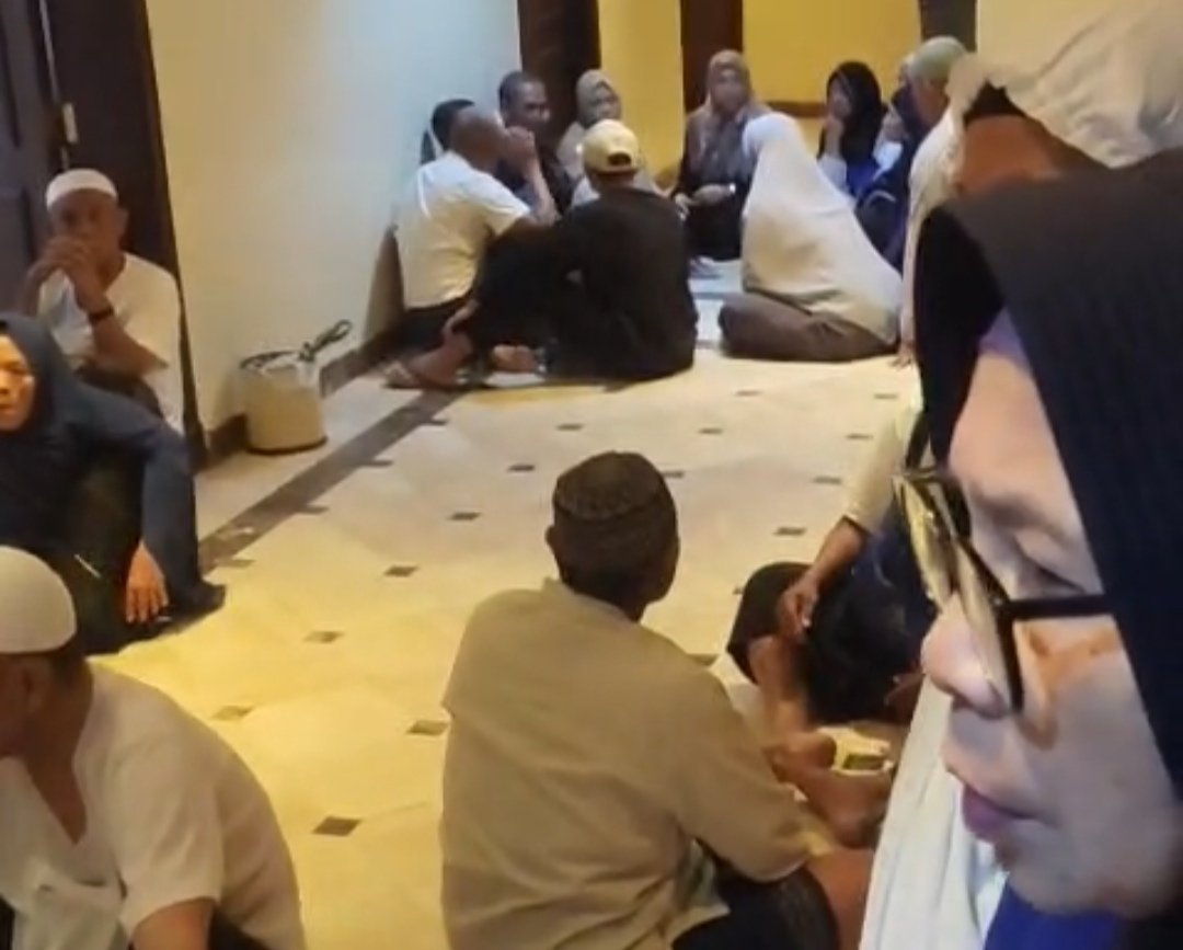 82 Jamaah Umrah Jombang Belum Bisa Pulang, Travel Disebut Sudah Transfer Rp15,6 Miliar