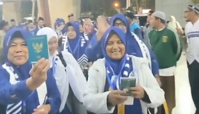 83 Jemaah Umrah Jombang Akhirnya Pulang ke Indonesia, Tiket Beli Sendiri