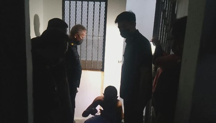 Razia Lapas Kelas I Surabaya Bongkar Senjata Rakitan hingga Charger, 71 Orang Jalani Tes Urine