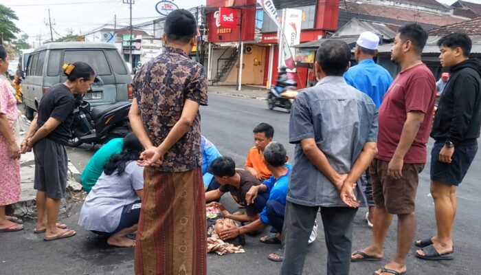 Nenek Pejalan Kaki Jadi Korban Tabrak Motor di Jalan Raya Pakisaji