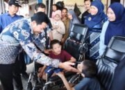 Bupati Sidoarjo Salurkan Bantuan Kursi Roda Kepada Anak-anak Berkebutuhan Khusus