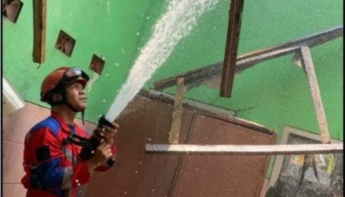Sehari Empat Kebakaran Melanda Malang, Sekolah hingga Lahan Jadi Sasaran Api