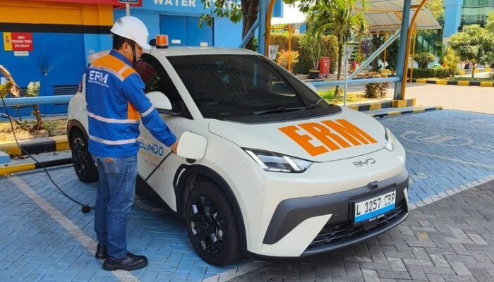 Terminal Petikemas Surabaya Perkuat Komitmen ESG Lewat Konversi Kendaraan Operasional ke Listrik
