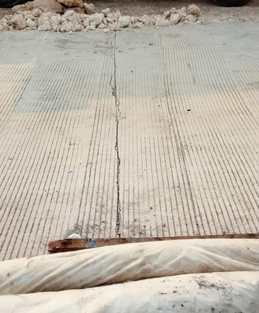 Komisi C Sebut Proyek Sekolah Rakyat Baik-baik Saja, Jalan Cor Diduga Retak Ditutup Kain