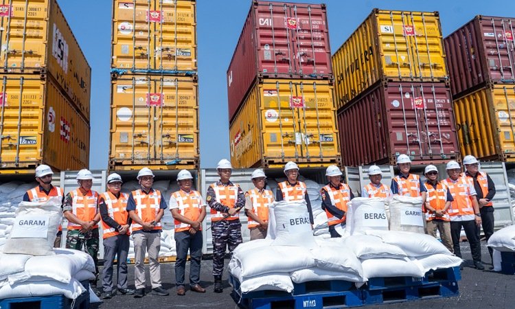 Ngaku Impor Ammonium Chloride, Bea Cukai Temukan 202 Ton Beras dan 211 Ton Garam