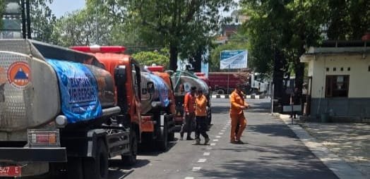 DPRD Blora Droping Air Bersih ke Wilayah Kekeringan, Empat Tangki Disalurkan Setiap Hari