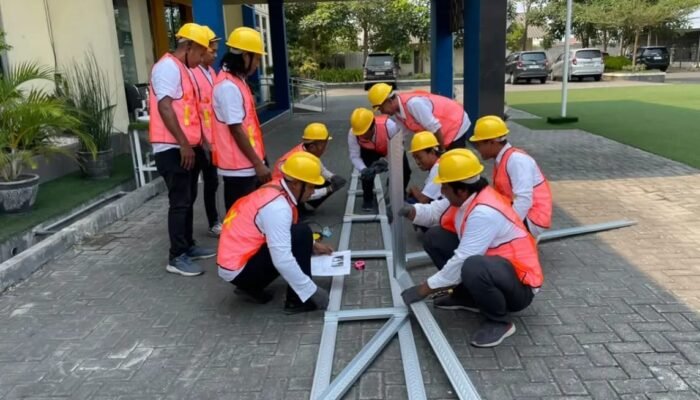 Dinas PUPR Jombang Gembleng 30 Tukang Rangka Baja Ringan Lewat Pelatihan dan Uji Kompetensi