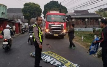 Hendak Mendahului, Pengendara X-Ride Tewas Tabrak Truk di Rogonoto Singosari