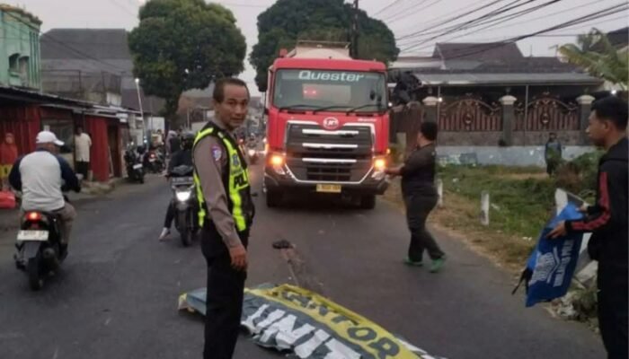Hendak Mendahului, Pengendara X-Ride Tewas Tabrak Truk di Rogonoto Singosari