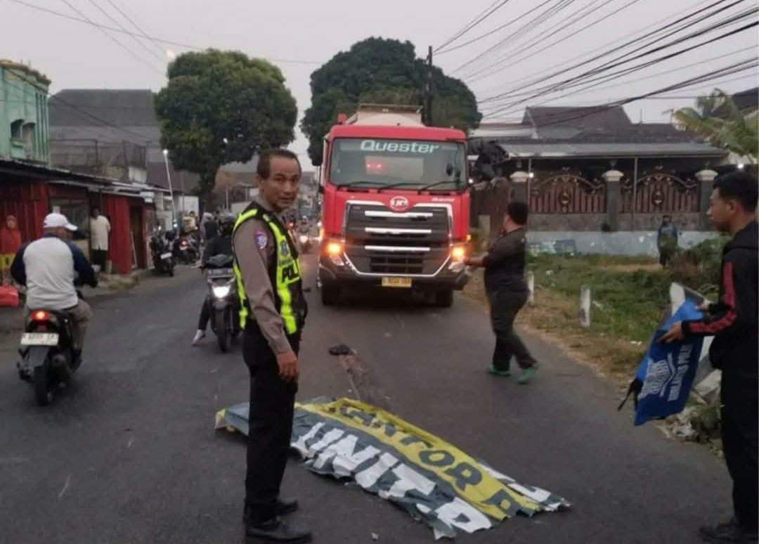Hendak Mendahului, Pengendara X-Ride Tewas Tabrak Truk di Rogonoto Singosari