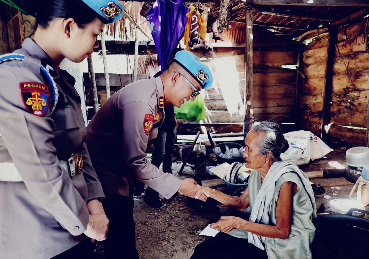 24 Tahun Propam Polri, Polres Nias Selatan Hadir Lewat Bantuan Sembako untuk Warga