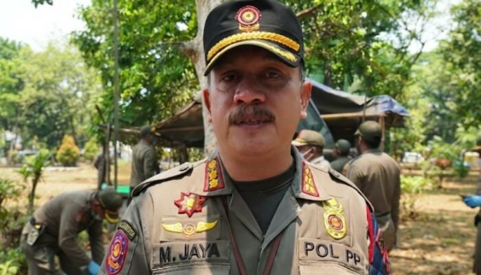 Tiga Kali Diperingatkan, Satpol PP Bongkar Bedak Semi Permanen di Fasum Mayjen Sungkono