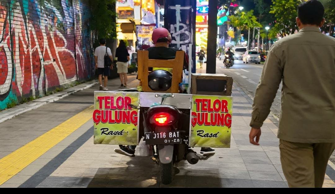 Satpol PP Sisir Kayutangan Heritage, Temukan Trotoar Dipakai Jualan, Ngamen hingga Alas Duduk