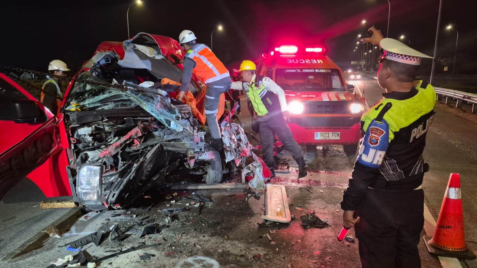Sopir Travel Laka Maut di Tol Jomo Jadi Tersangka dan Ditahan Polisi