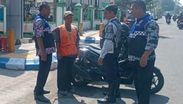 ‎Bukan Sekadar Atur Kendaraan, Dishub Jombang Evaluasi Peran 150 Juru Parkir
