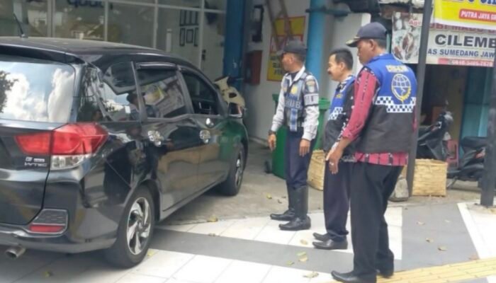 ​Sapu Bersih Parkir Liar, Dishub Jombang Perketat Pengawasan di Sejumlah Ruas Protokol