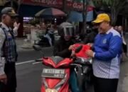 kobarkan Jiwa Nasionalisme, Dishub Jombang Tebar Ratusan Bendera di Jalan Protokol