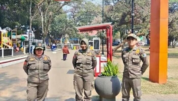 Satpol PP Perketat Pengawasan Alun-Alun Kota Malang, Warga Diingatkan Jangan Abaikan Ketertiban