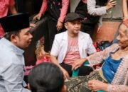 Bupati Fawait Blusukan Naik Motor Sambangi Dua Nenek Difabel yang Saling Jadi Mata dan Telinga di Pelosok Jember