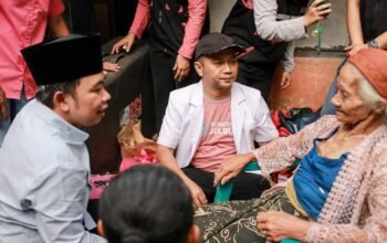 Bupati Fawait Blusukan Naik Motor Sambangi Dua Nenek Difabel yang Saling Jadi Mata dan Telinga di Pelosok Jember