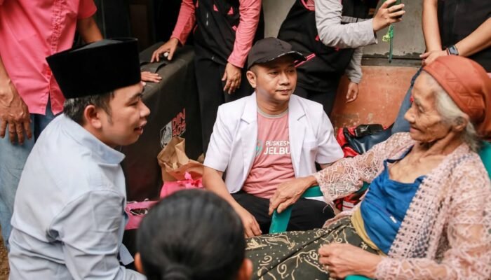 Bupati Fawait Blusukan Naik Motor Sambangi Dua Nenek Difabel yang Saling Jadi Mata dan Telinga di Pelosok Jember