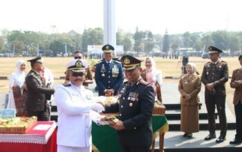Tujuh Tumpeng untuk TNI, Danang Tekankan Satu Pesan: Jangan Berjalan Sendiri Hadapi Tantangan Keamanan