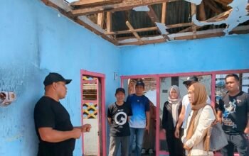 Rumah Warga Kepatihan Terbakar, Ketua DPD PSI Jember Datang Berikan Bantuan