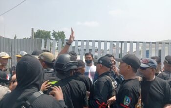 Bau Busuk dan Bising Dikeluhkan, Warga Jombang Geruduk Pabrik PT JPN