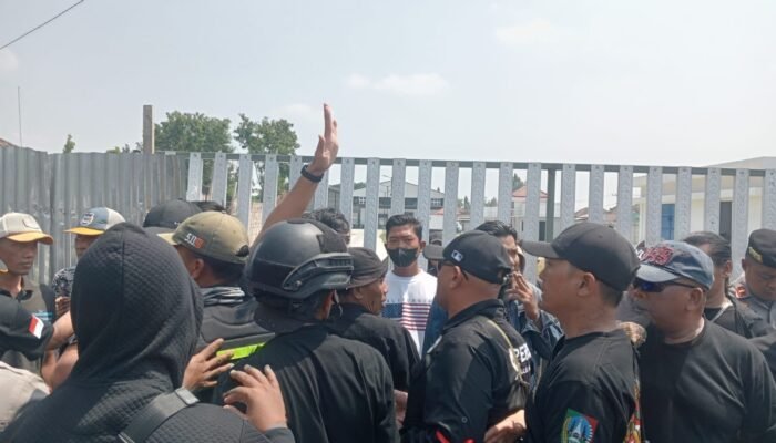 Bau Busuk dan Bising Dikeluhkan, Warga Jombang Geruduk Pabrik PT JPN