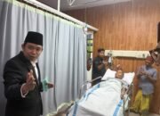 Meski Malam Hari, Bupati Fawait Sambangi Pasien Penderita Penyakit Kronis, Awalnya Menolak Dirujuk Akhirnya Mau Dirawat di RS