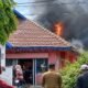 Kardus Tiba-Tiba Terbakar, Api Lahap Toko Buket dan Aksesoris di Turen hingga Rugi Rp500 Juta