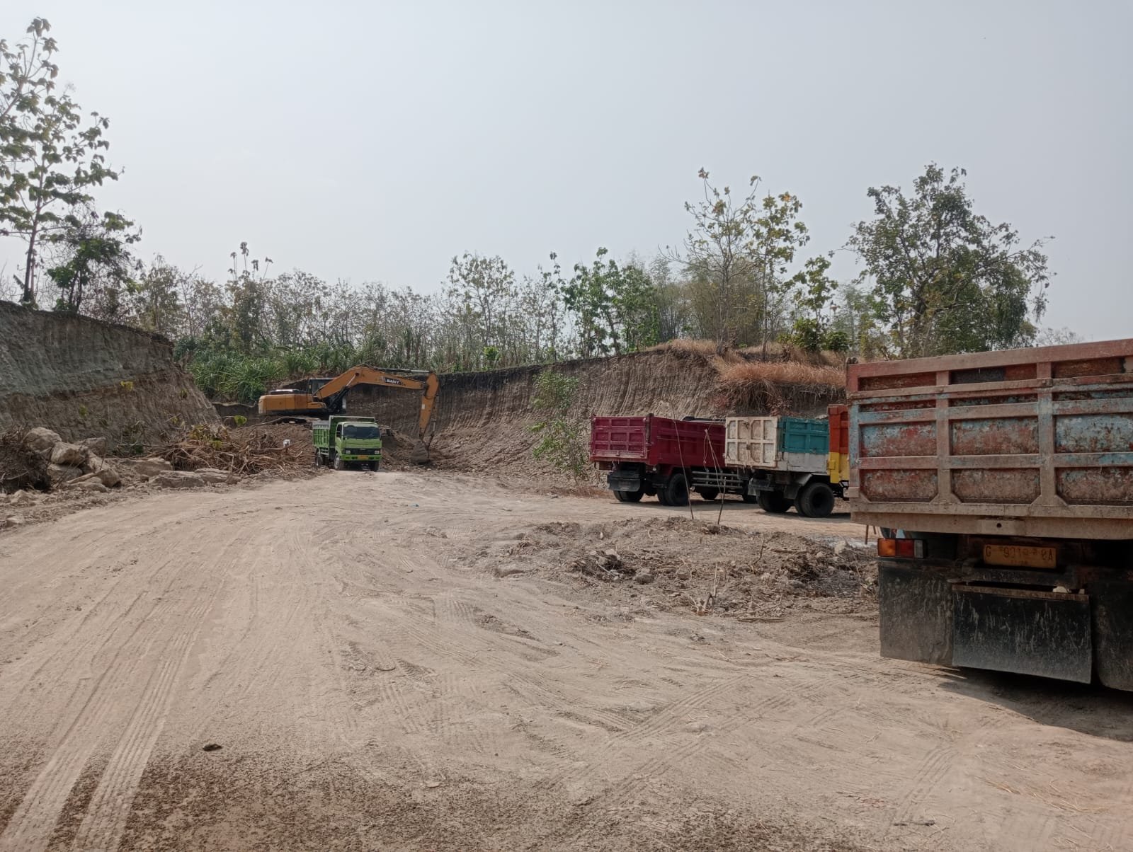 Tanah Perusahaan Properti Digali untuk Uruk Jalan di Jombang, Bagaimana Izinnya?