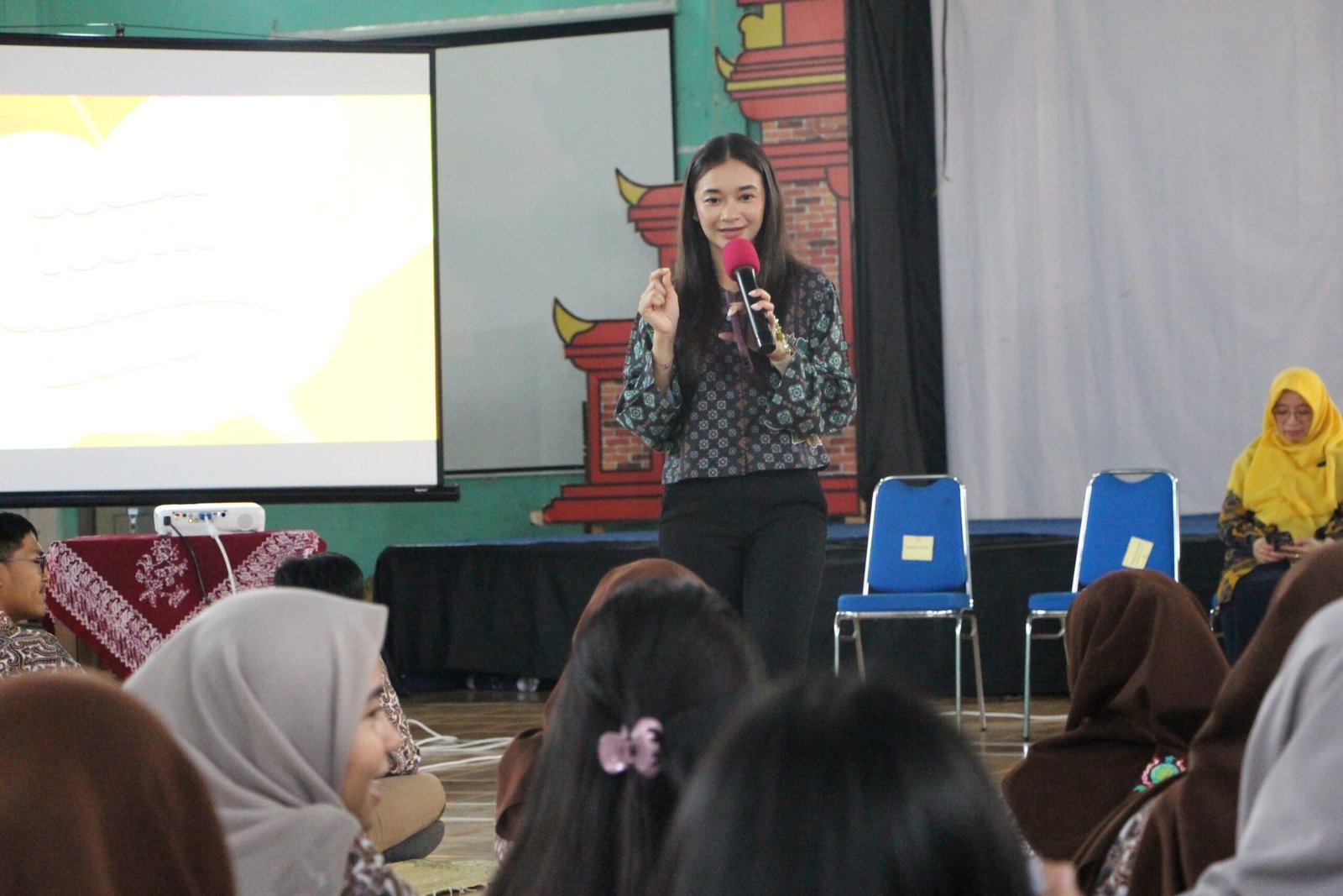 Yashinta Dorong Anak Muda Kawal Kebijakan, Sekolah di Yogyakarta Siapkan Tempat Sampah Elektronik