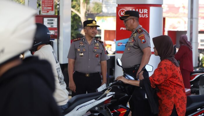 Jaga Pasokan BBM Tetap Lancar, Kapolres Jombang Sisir SPBU saat Patroli Jogo Omah