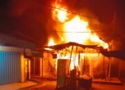 Pasar Cukir Jombang Terbakar, Puluhan Kios Pakaian dan Perabotan Hangus
