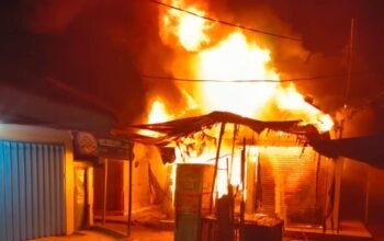 Pasar Cukir Jombang Terbakar, Puluhan Kios Pakaian dan Perabotan Hangus