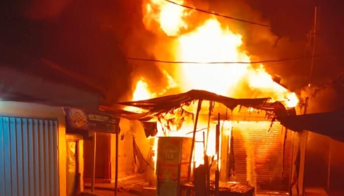 Pasar Cukir Jombang Terbakar, Puluhan Kios Pakaian dan Perabotan Hangus