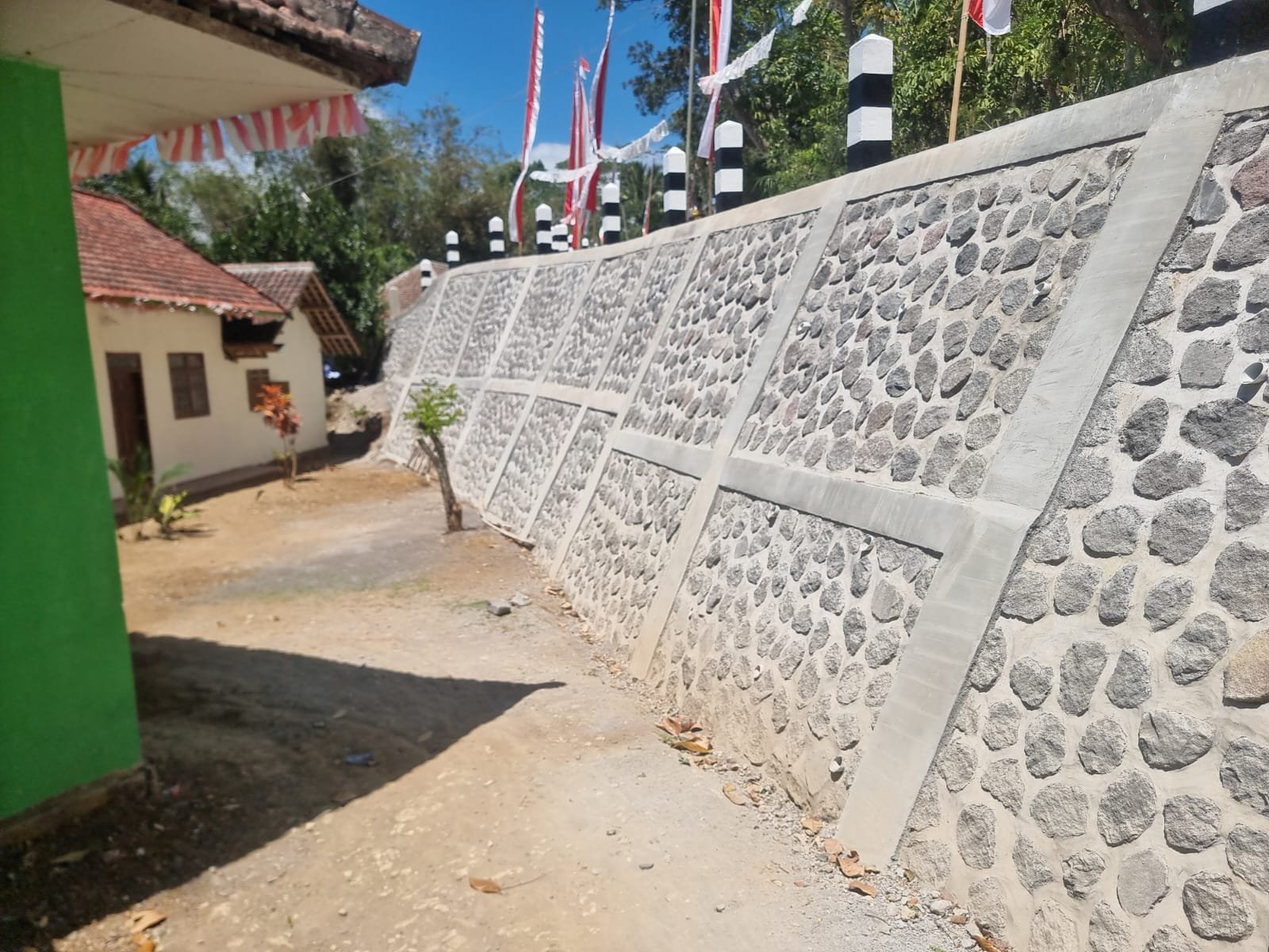 Jalan Bumirejo–Sukodono Dampit Sempat Terancam Longsor, Dinding Penahan Tanah Rampung 100 Persen