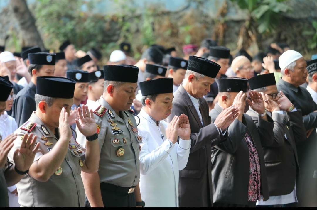 Kemarau Panjang, Ali Muthohirin dan Kapolresta Malang Kota Gelar Sholat Istisqa, Warga Diingatkan Waspada Kebakaran