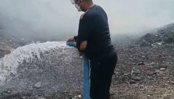 Sholat Istisqa Digelar, Hujan Mengguyur Supiturang, tetapi Bara Api Masih Bertahan