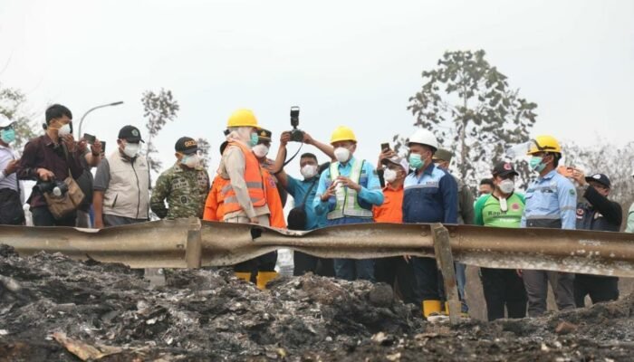 30 Sorti Water Bombing Disiapkan, Khofifah Ingatkan Ancaman Bara Tersembunyi di TPA Supiturang