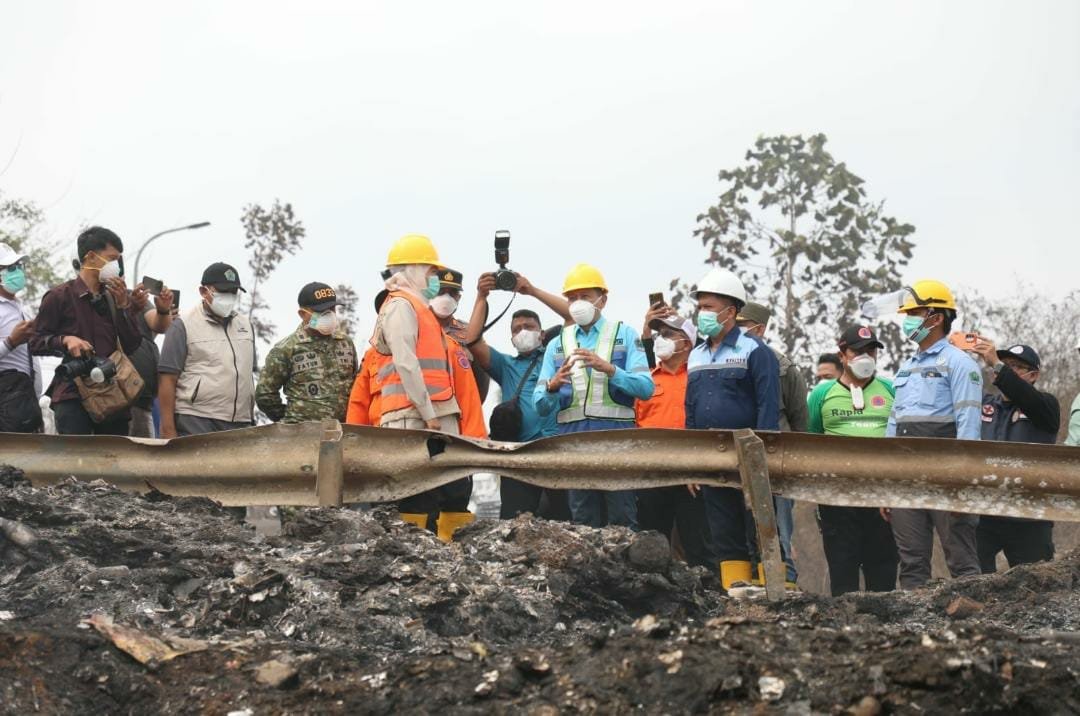 30 Sorti Water Bombing Disiapkan, Khofifah Ingatkan Ancaman Bara Tersembunyi di TPA Supiturang