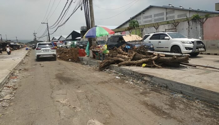Progres Jalan Pasar Gadang 82 Persen, Pengaspalan dan Betonisasi Belum Tuntas
